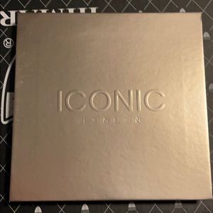 Iconic eyeshadow pallet